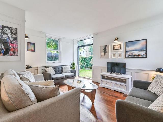 House for rent in Brownswood Park, Greater London