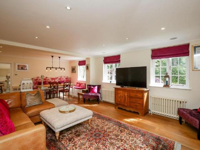 House for rent in Sunningdale
