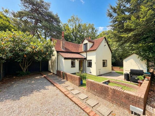 House for rent in Navestock Side, Essex