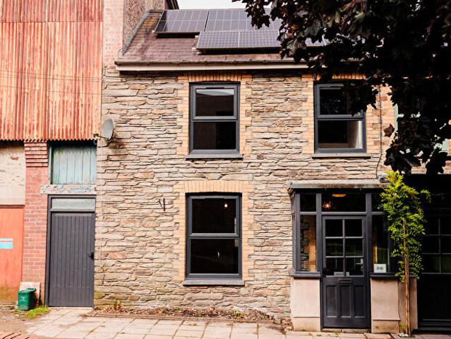 Apartment for rent in Wales