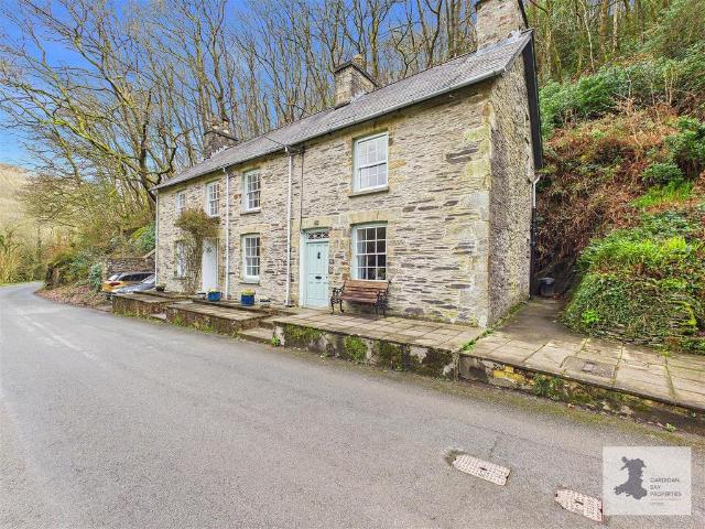 House for sale in Cwmpengraig, Wales