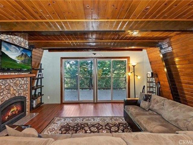 House for sale in Cedarpines Park, California
