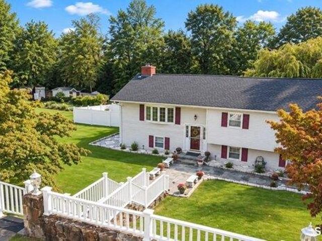 House for sale in Beaver Brook, Danbury