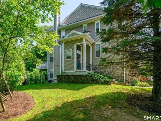House for sale in Lexington Court, Danbury