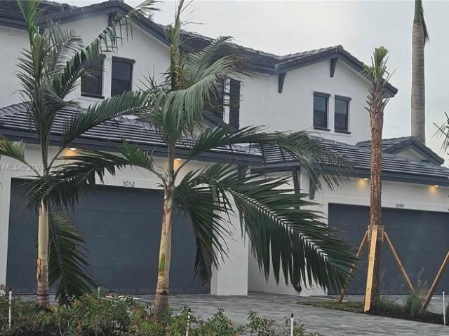 Townhouse for rent in Dania