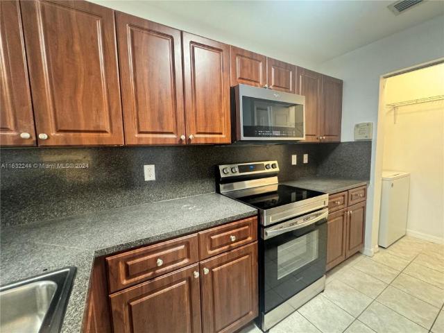 Townhouse for rent in Dania Townhouse for rent in Dania
