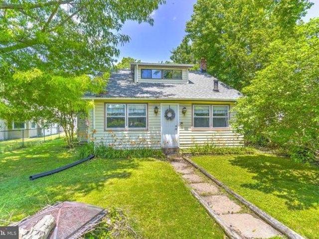 House for sale in Deale