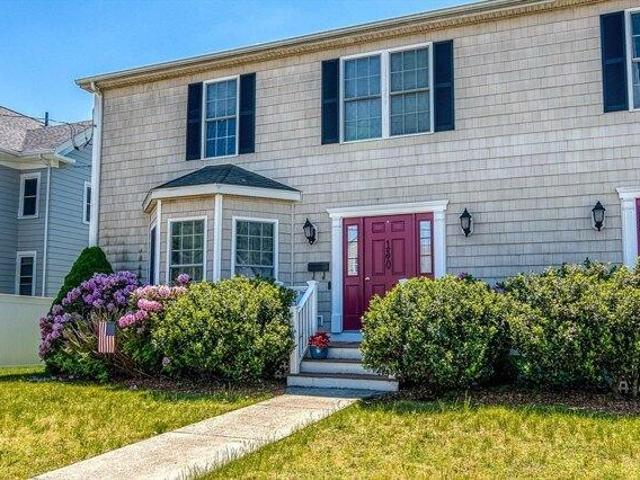 Condo for sale in Dedham, Massachusetts