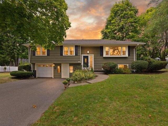 House for sale in Oakdale, Dedham