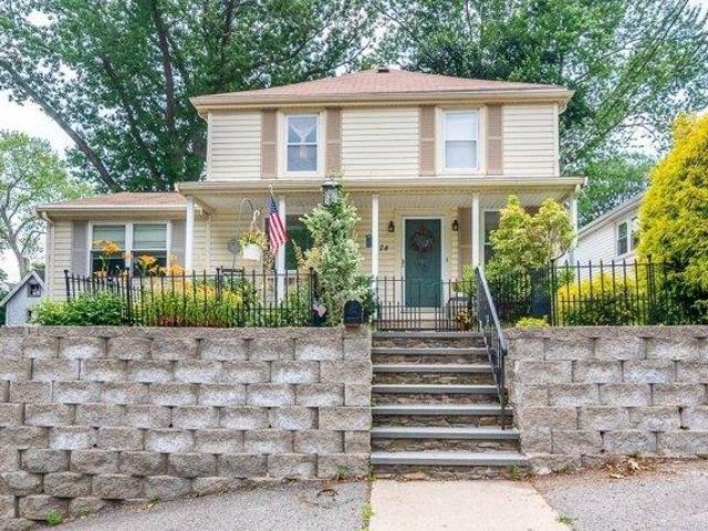 House for sale in Dedham