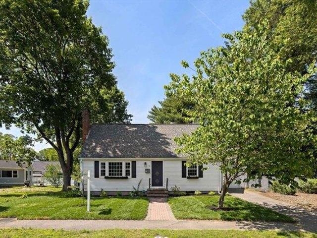 House for sale in Dedham
