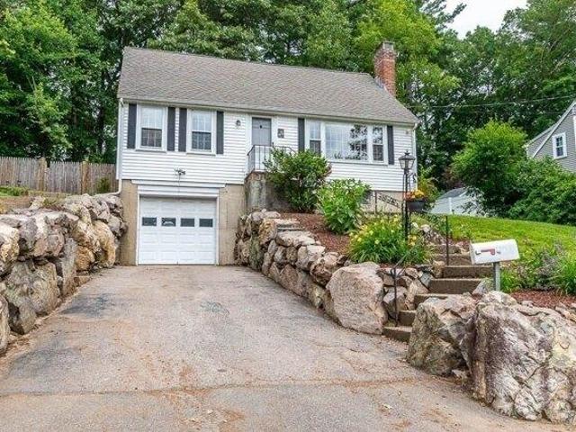 House for sale in Dedham