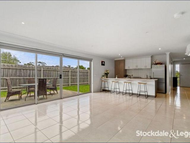 House for rent in Churchill, Victoria