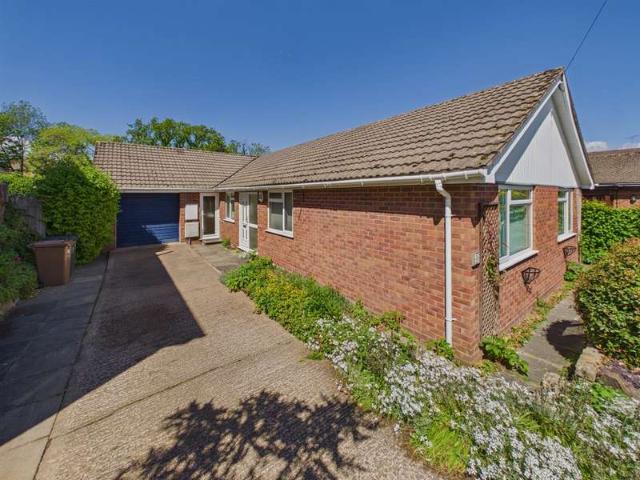 Bungalow for sale in Barnard's Green, Forthampton