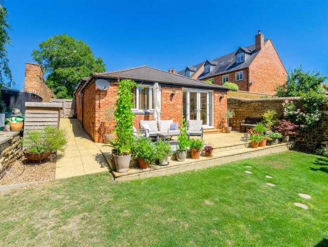 Bungalow for sale in Finedon