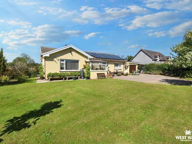 Bungalow for sale in Lamphey, Wales