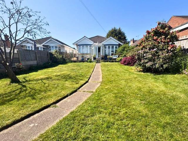 Bungalow for sale in Black Lake, Hill Top
