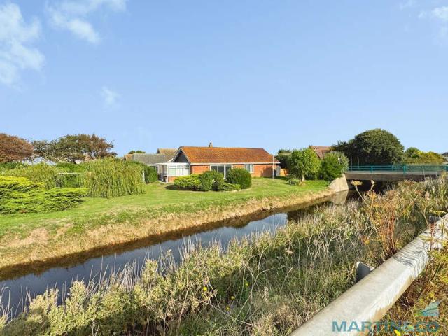 Bungalow for rent in Folkestone, Kent