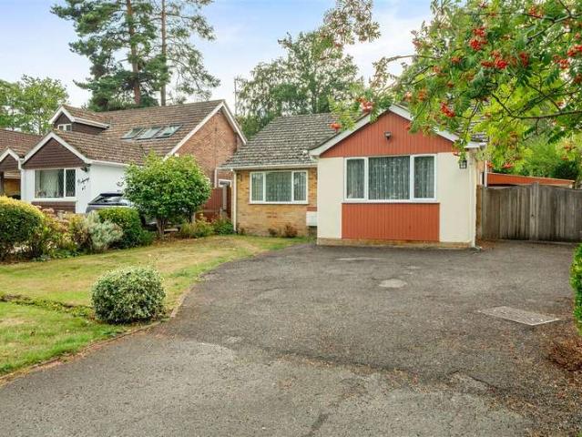 Bungalow for sale in Wokingham Without, Crowthorne
