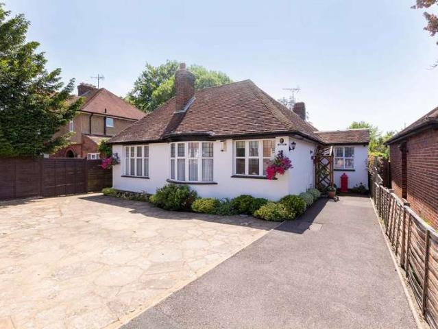 Bungalow for sale in Highway, Maidenhead