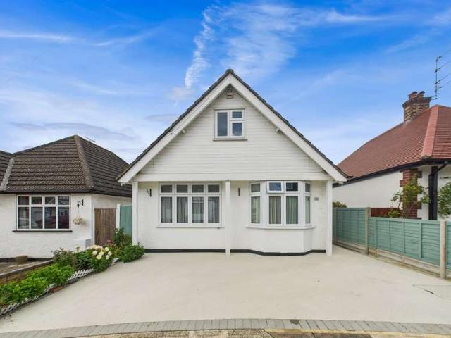 Bungalow for sale in Ickenham, Greater London