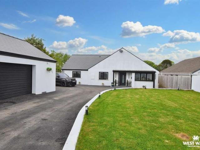 Bungalow for sale in Monkton, Pembroke