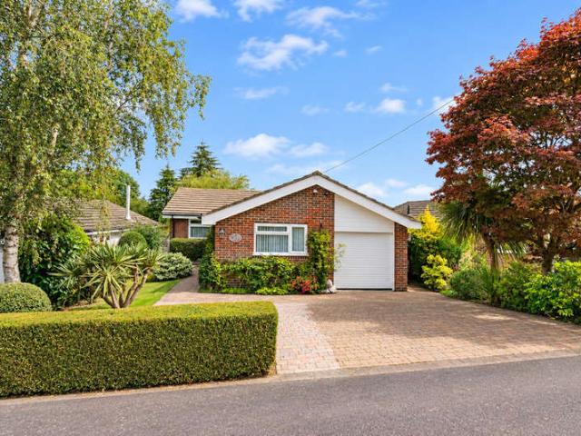 Bungalow for sale in Woods Green, Cross In Hand