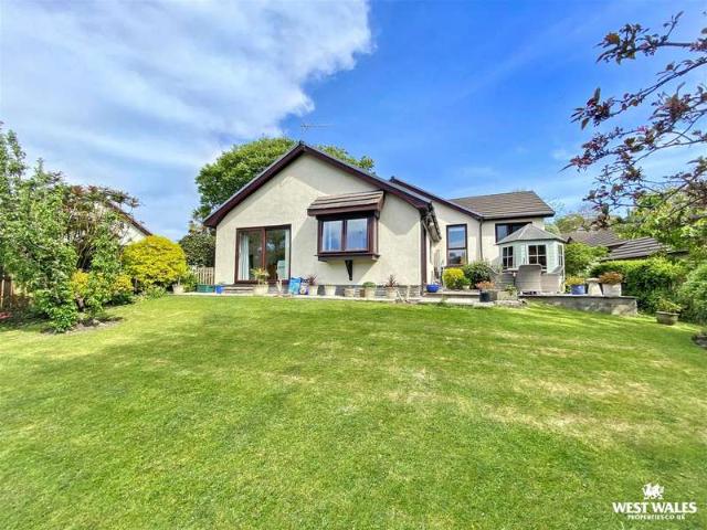 Bungalow for sale in Saundersfoot, Wales