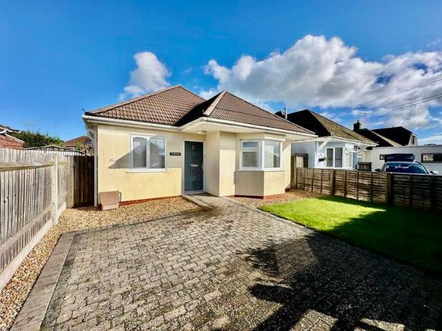 Bungalow for rent in Blackfield, New Forest