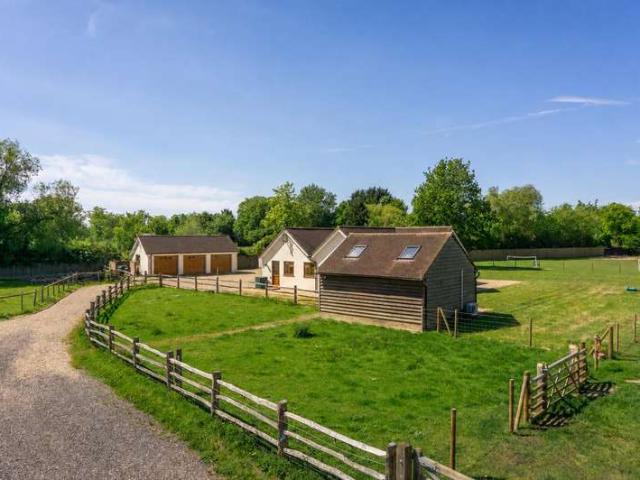 Bungalow for rent in Red Hill, Surrey