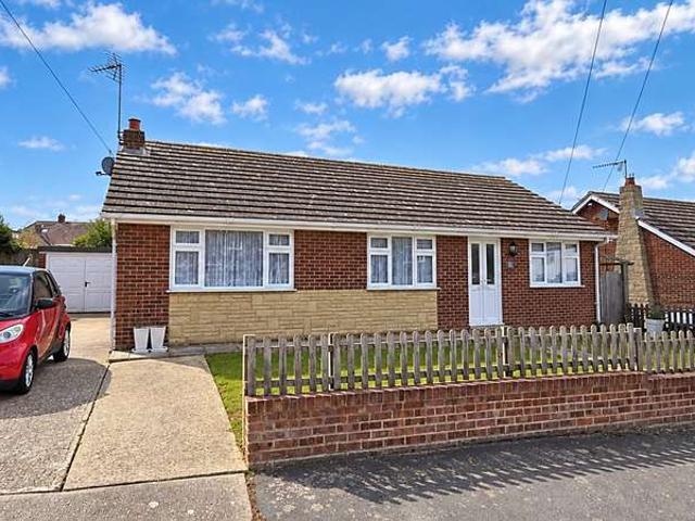 Bungalow for sale in Hunter's Forstal, Canterbury