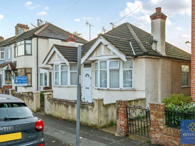 Bungalow for sale in London Borough of Havering, Greater London