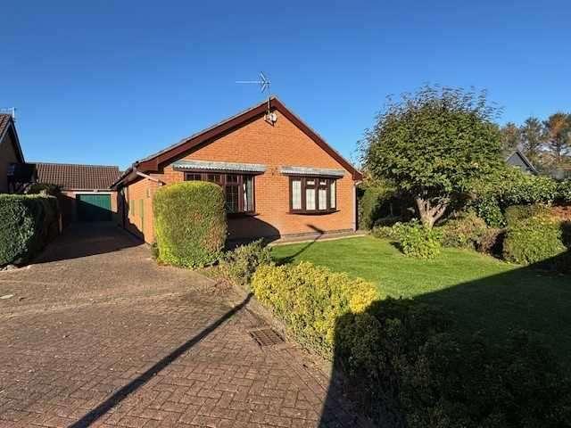 Bungalow for sale in New Waltham