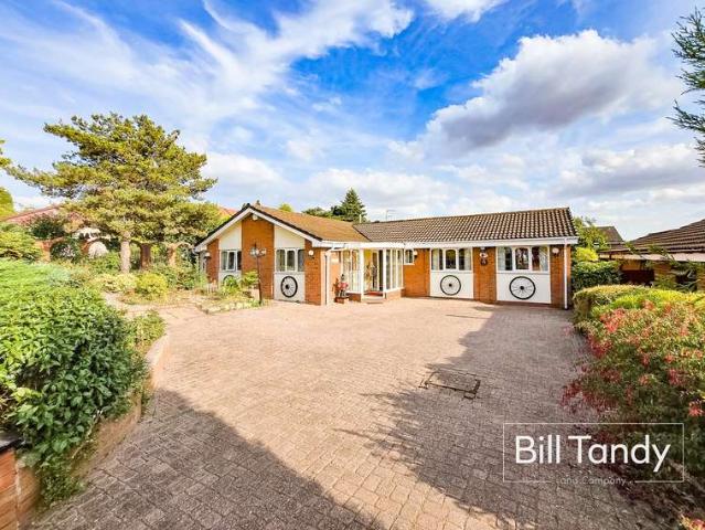 Bungalow for sale in Kettlebrook, Staffordshire