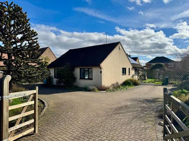 Bungalow for sale in Burnham-on-Crouch, Maldon