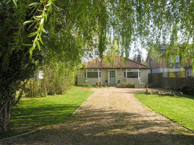 Bungalow for sale in Dennington, Eastbridge