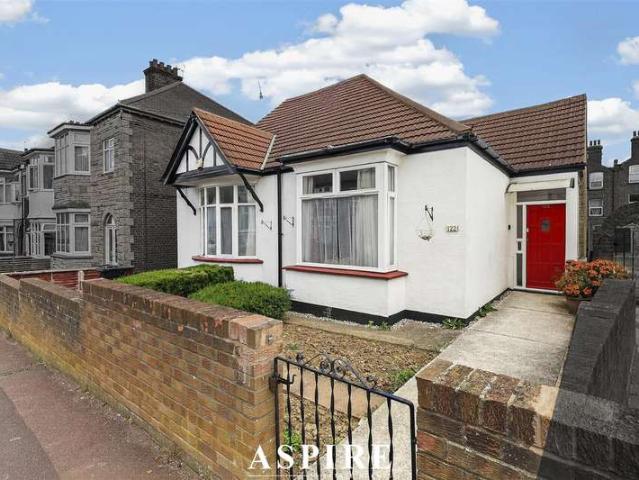 Bungalow for sale in Alton Barnes, Essex