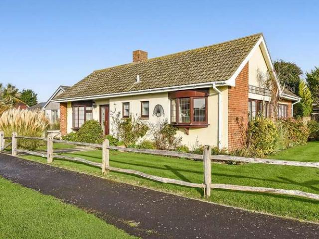Bungalow for sale in Littlecote, West Sussex