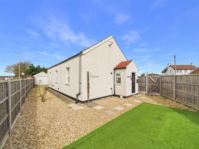 Bungalow for sale in Mablethorpe and Sutton, Belleau