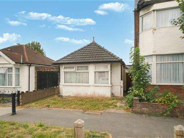 Bungalow for sale in Sudbury, Greater London