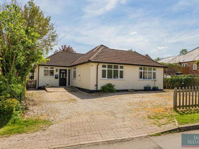 Bungalow for sale in Stanford On Avon, Leicestershire