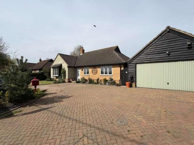 Bungalow for sale in Chipping Hill, Essex