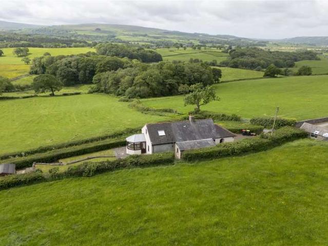Bungalow for sale in Wennington, Bare