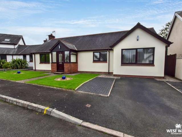 Bungalow for sale in Crundale, Wales