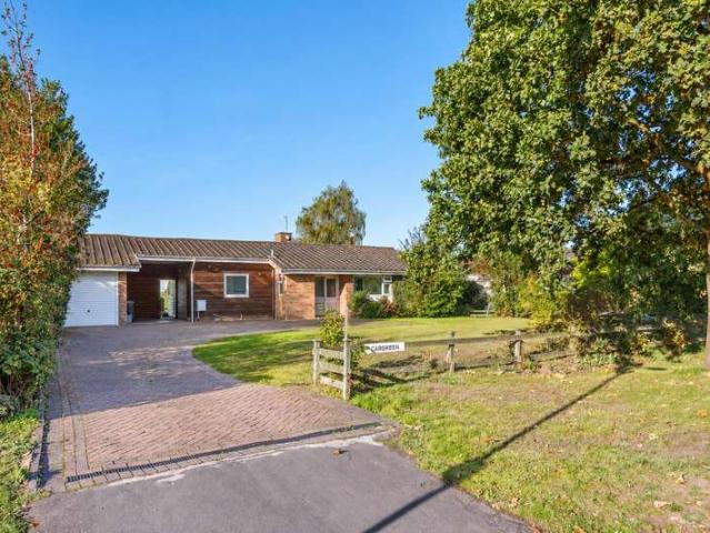 Bungalow for sale in Hampton on the Hill, Warwick