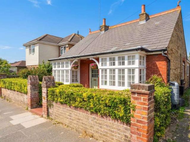 Bungalow for sale in St. Peter's, Acol
