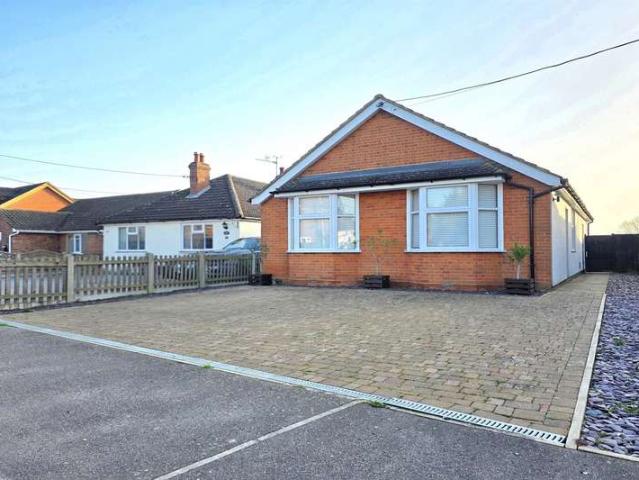 Bungalow for sale in Chipping Hill, Essex