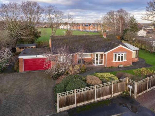 Bungalow for sale in Barnard's Green, Forthampton
