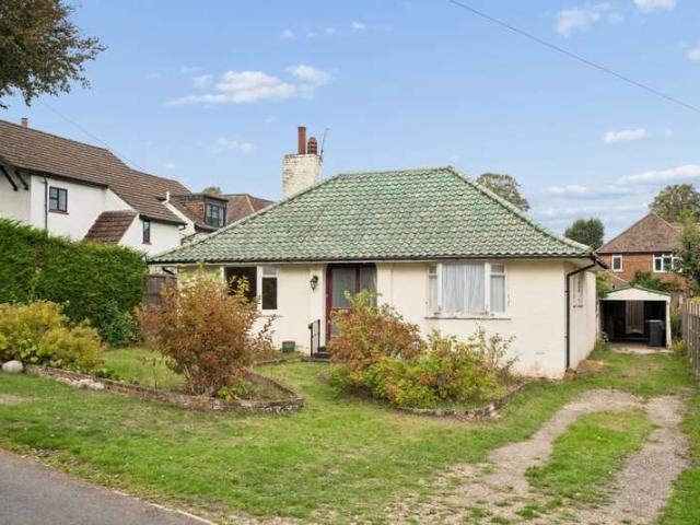 Bungalow for sale in Chalfont St. Peter, Denham