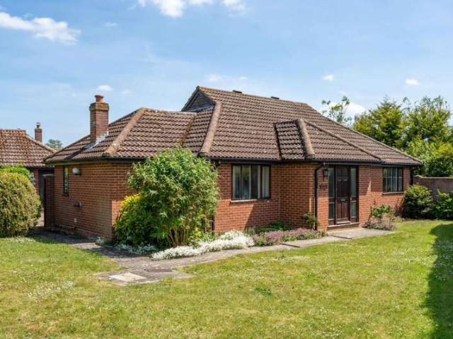Bungalow for sale in Chipping Hill, Essex